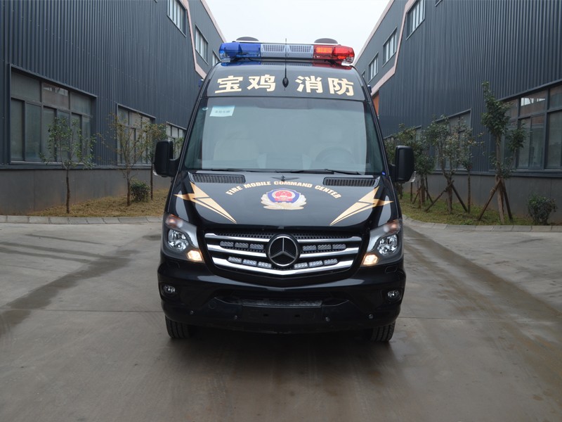 奔馳無人機(jī)指揮車