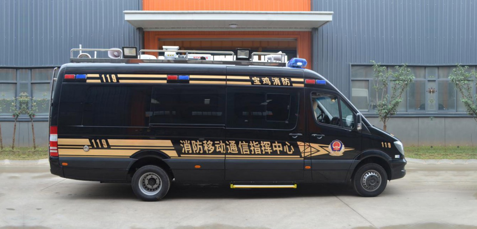 奔馳無(wú)人機(jī)指揮車